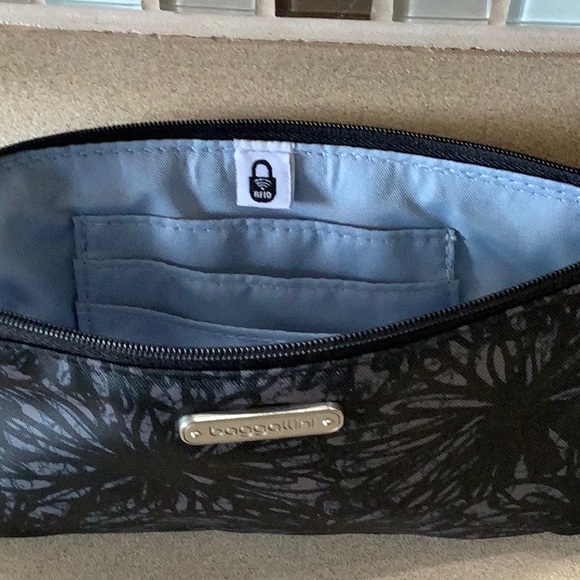 COPY - NWOT 🩵 Baggallini Wristlet In Midnight Blossom - Picture 3 of 14